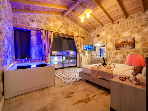  gece  -  Kasım
  | Kalkan Akbel'de Muhafazakar Aile İçin Özel Havuzlu Jakuzili Villa